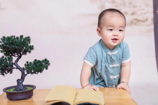 阿克苏宝宝爱吐奶是什么原因